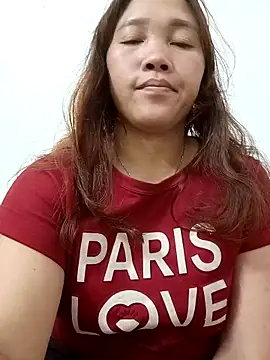 Snapshot of miumiu_00 chatting on 11/15/25, 05:27 miumiu 00 online show from 11/15/25, 05:27