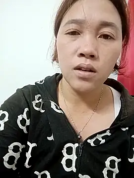 Snapshot of miumiu_00 chatting on 11/15/25, 10:26 miumiu 00 online show from 11/15/25, 10:26