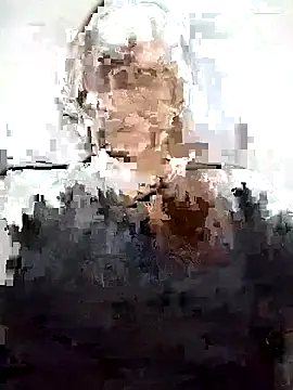 Snapshot of miumiu_00 chatting on 11/16/25, 12:44 miumiu 00 online show from 11/16/25, 12:44