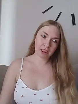 KisaVixen online show from 06/25/26, 10:53