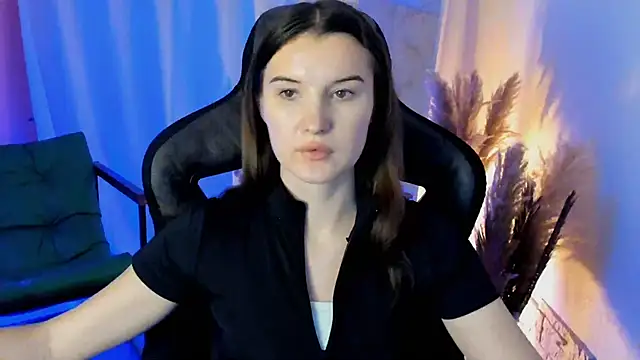 AgataWillis online show from 10/28/25, 08:51