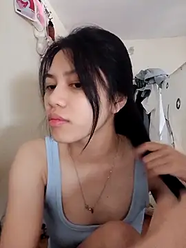 Snapshot of Katanh chatting on 10/19/25, 04:13 Katanh online show from 10/19/25, 04:13