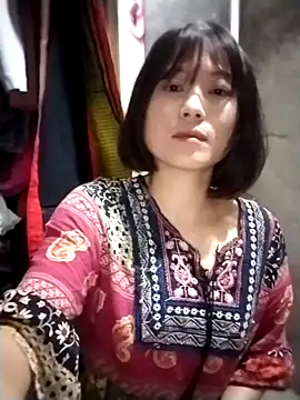 Snapshot of linda_bae00 chatting on 12/21/25, 12:45 linda bae00 online show from 12/21/25, 12:45