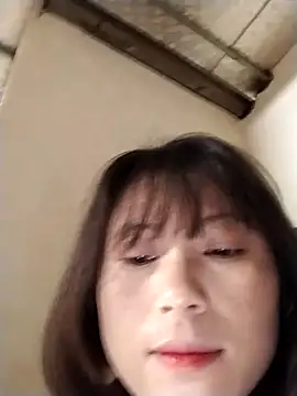 Snapshot of linda_bae00 chatting on 12/22/25, 12:51 linda bae00 online show from 12/22/25, 12:51
