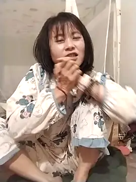 Snapshot of linda_bae00 chatting on 02/02/26, 12:59 linda bae00 online show from 02/02/26, 12:59
