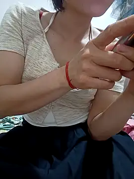 Snapshot of linda_bae00 chatting on 04/21/26, 12:34 linda bae00 online show from 04/21/26, 12:34