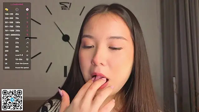 AlberthaEscue online show from 10/22/25, 04:13