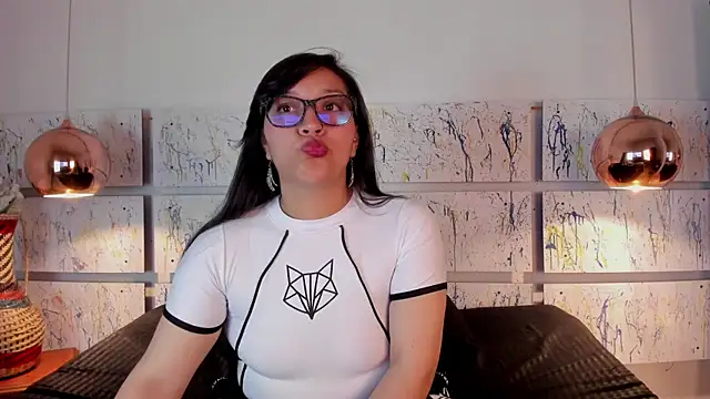 Skye bluee  online show from 09/12/25, 03:28