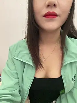 Snapshot of Dieknr chatting on 12/15/25, 01:43 Dieknr online show from 12/15/25, 01:43