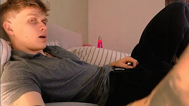 Snapshot of TalkingHead_0_ chatting on 10/06/25, 11:40 TalkingHead 0 online show from 10/06/25, 11:40