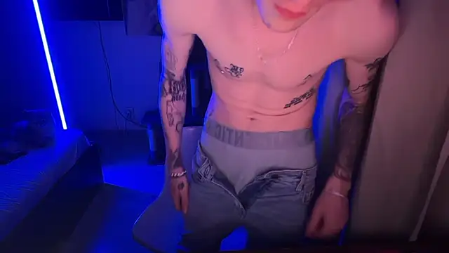 Snapshot of davesinner chatting on 04/29/26, 02:26 davesinner online show from 04/29/26, 02:26