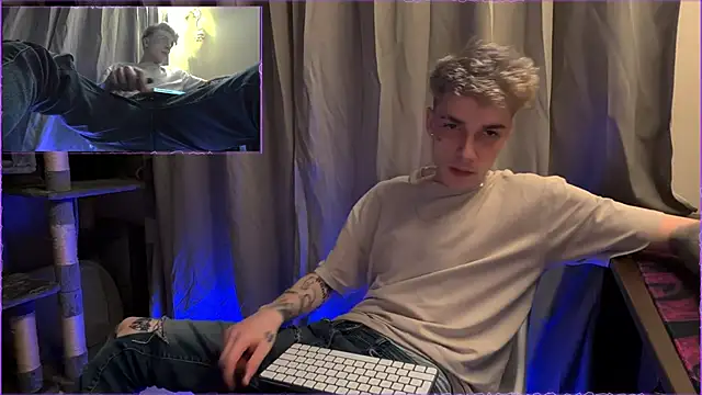 Snapshot of davesinner chatting on 05/08/26, 08:25 davesinner online show from 05/08/26, 08:25