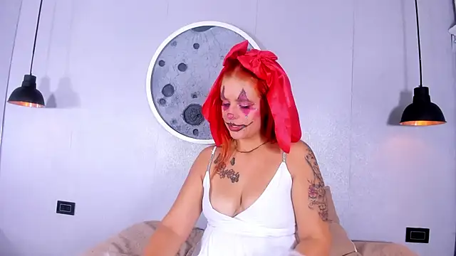 Snapshot of Roxy_Medina chatting on 10/31/25, 04:24 Roxy Medina online show from 10/31/25, 04:24