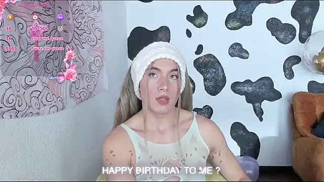 Snapshot of brihanna_cooper chatting on 11/26/25, 01:45 brihanna cooper online show from 11/26/25, 01:45