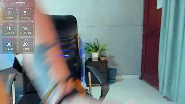 Snapshot of Daiisy_kiss chatting on 11/06/25, 01:34 Daiisy kiss online show from 11/06/25, 01:34