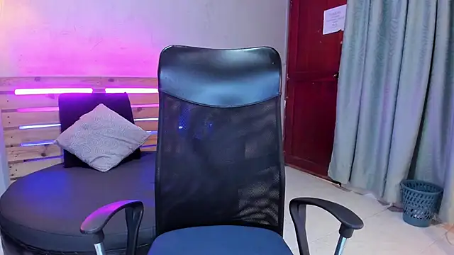 Snapshot of Daiisy_kiss chatting on 11/24/25, 07:24 Daiisy kiss online show from 11/24/25, 07:24