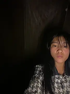 Snapshot of EmLy02 chatting on 09/21/25, 02:29 EmLy02 online show from 09/21/25, 02:29