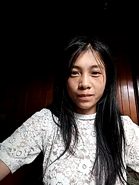 Snapshot of EmLy02 chatting on 09/28/25, 06:52 EmLy02 online show from 09/28/25, 06:52