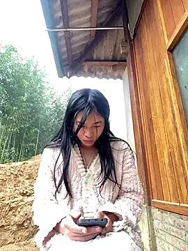 EmLy02 online show from 11/13/25, 01:26