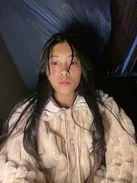 EmLy02 online show from 11/28/25, 12:19