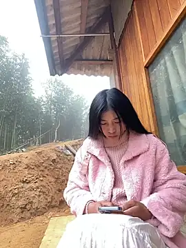 EmLy02 online show from 12/04/25, 01:04