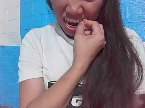 Snapshot of fanchunn chatting on 10/05/25, 11:52 fanchunn online show from 10/05/25, 11:52