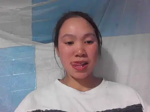 Snapshot of fanchunn chatting on 11/03/25, 01:45 fanchunn online show from 11/03/25, 01:45