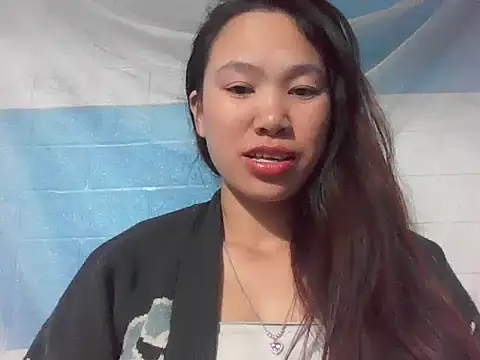 Snapshot of fanchunn chatting on 11/17/25, 01:06 fanchunn online show from 11/17/25, 01:06