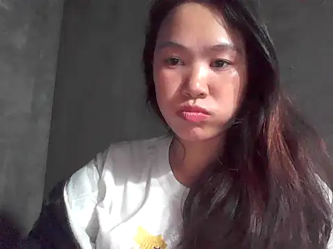 Snapshot of fanchunn chatting on 12/18/25, 01:39 fanchunn online show from 12/18/25, 01:39