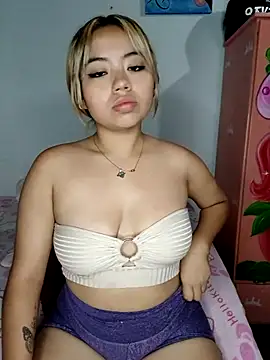 Snapshot of Emily__Hott chatting on 09/18/25, 03:30 Emily  Hott online show from 09/18/25, 03:30