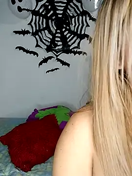 Snapshot of Emily__Hott chatting on 10/08/25, 02:42 Emily  Hott online show from 10/08/25, 02:42