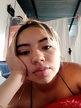 Snapshot of Emily__Hott chatting on 11/02/25, 09:39 Emily  Hott online show from 11/02/25, 09:39