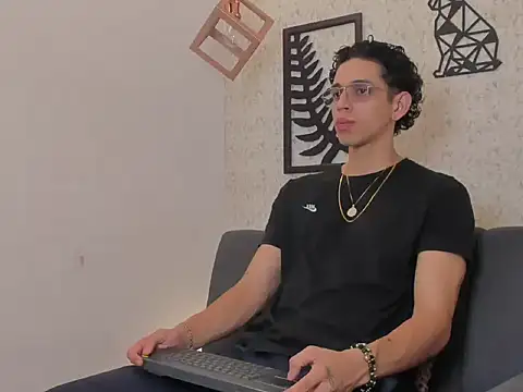 Snapshot of nicolai_drake chatting on 09/17/25, 03:30 nicolai drake online show from 09/17/25, 03:30