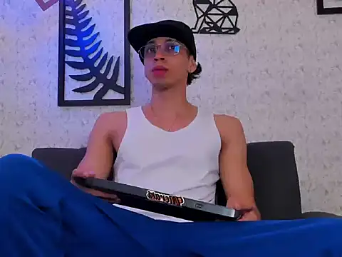 Snapshot of nicolai_drake chatting on 10/01/25, 02:06 nicolai drake online show from 10/01/25, 02:06