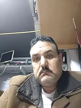 Snapshot of mM0140 chatting on 12/15/25, 03:49 mM0140 online show from 12/15/25, 03:49