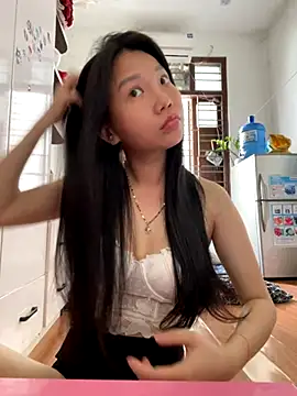 Snapshot of Miumieu chatting on 09/14/25, 02:33 Miumieu online show from 09/14/25, 02:33