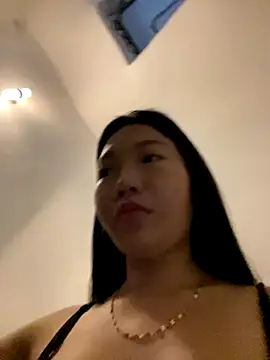 Snapshot of Miumieu chatting on 10/11/25, 01:38 Miumieu online show from 10/11/25, 01:38