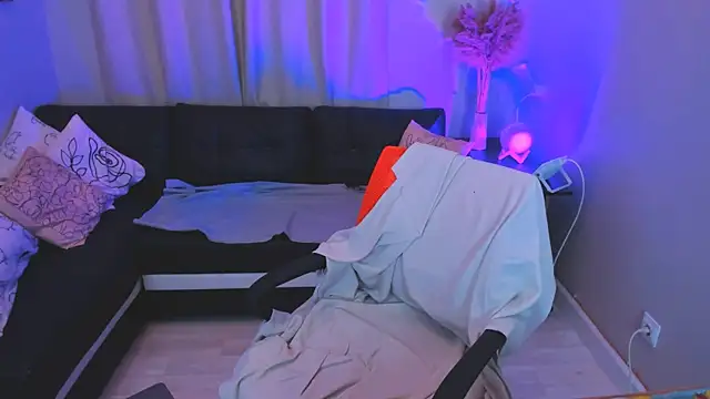 Snapshot of Mia_meowXkiss chatting on 10/02/25, 03:52 Mia meowXkiss online show from 10/02/25, 03:52