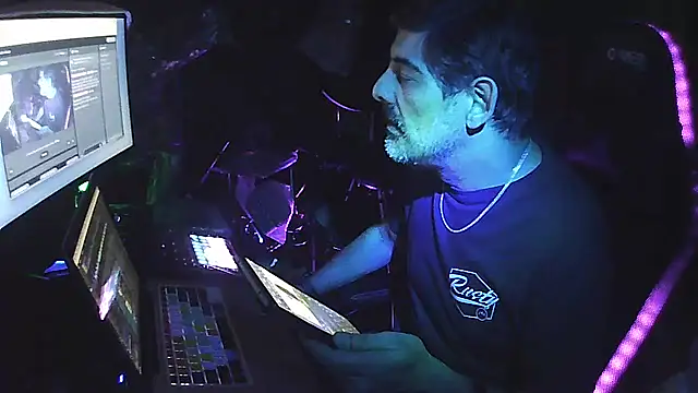 Rod Contreras ARG online show from 11/08/25, 03:07