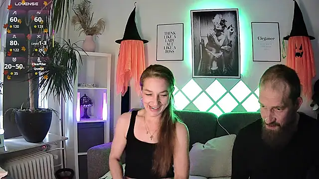 Snapshot of XBellaXundXUweX chatting on 10/08/25, 08:45 XBellaXundXUweX online show from 10/08/25, 08:45