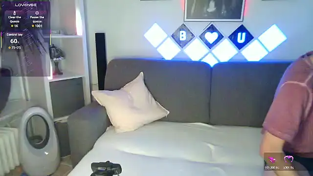 XBellaXundXUweX online show from 11/17/25, 07:30