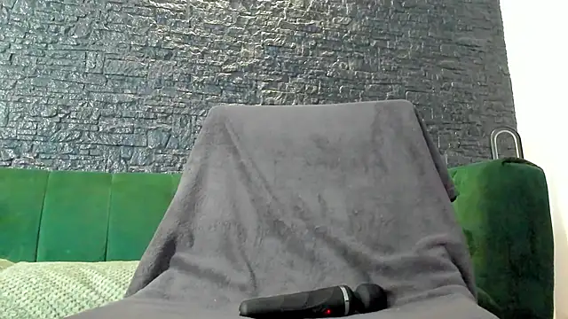 Snapshot of AnneSins chatting on 10/06/25, 07:00 AnneSins online show from 10/06/25, 07:00