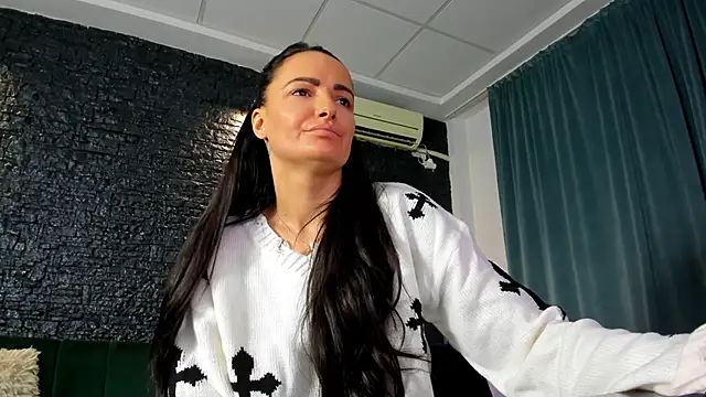 Snapshot of AnneSins chatting on 10/27/25, 06:34 AnneSins online show from 10/27/25, 06:34