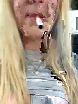 Snapshot of emilypeperoni chatting on 11/11/25, 10:15 emilypeperoni online show from 11/11/25, 10:15