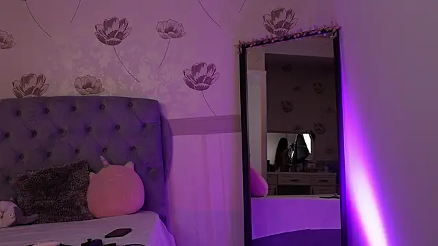 Snapshot of Anya_Sky chatting on 12/19/25, 05:47 Anya Sky online show from 12/19/25, 05:47