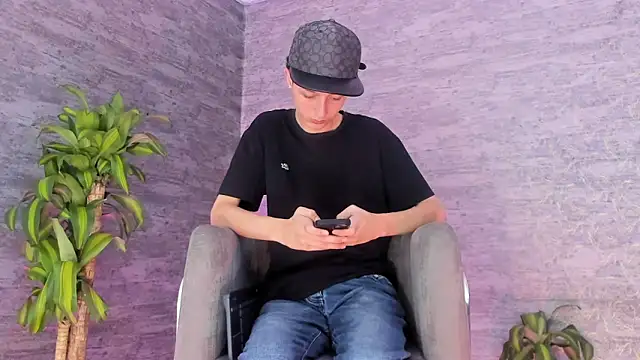 ArthurCox online show from 09/17/25, 05:47