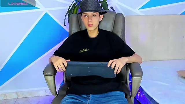 ArthurCox online show from 09/22/25, 06:10