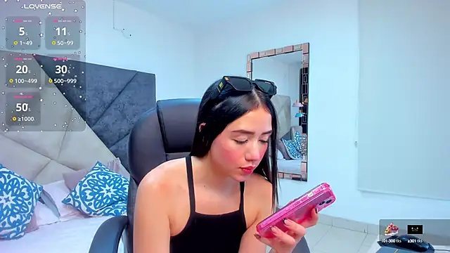 SaraWagner  online show from 10/13/25, 05:57