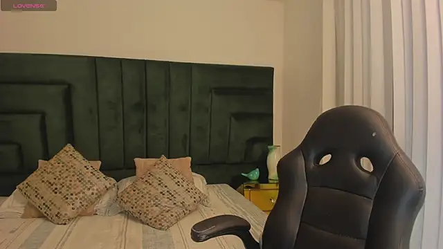 SaraWagner  online show from 10/24/25, 12:08