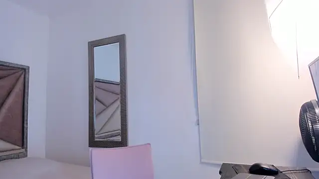 SaraWagner  online show from 12/14/25, 12:16